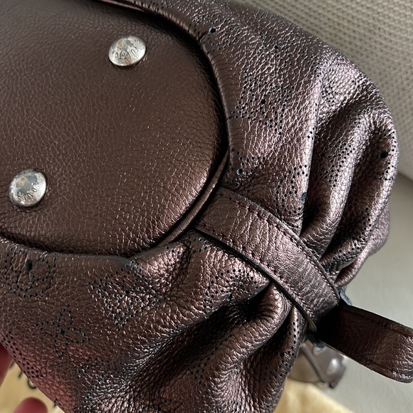 Louis Vuitton Mahina XS Shoulder Bag Mordre - Picture 9 of 16
